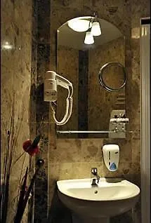 Trojka Es Panzio Hotel
